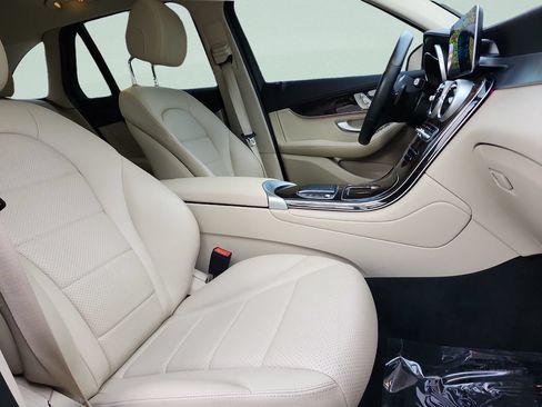 Used 2022 Mercedes-Benz GLC 300 4MATIC image 18