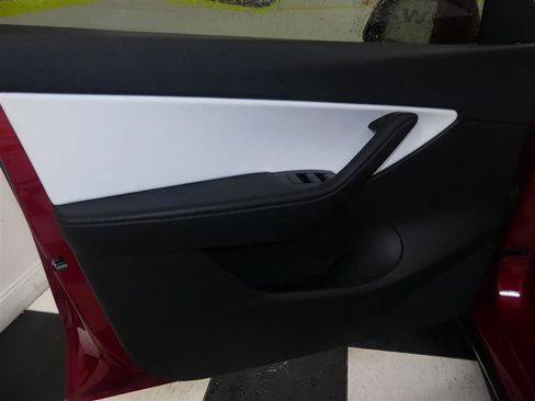 Used 2020 Tesla Model Y Long Range image 19