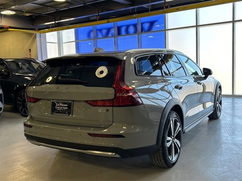 Certified 2025 Volvo V60 B5 Cross Country Plus image 2