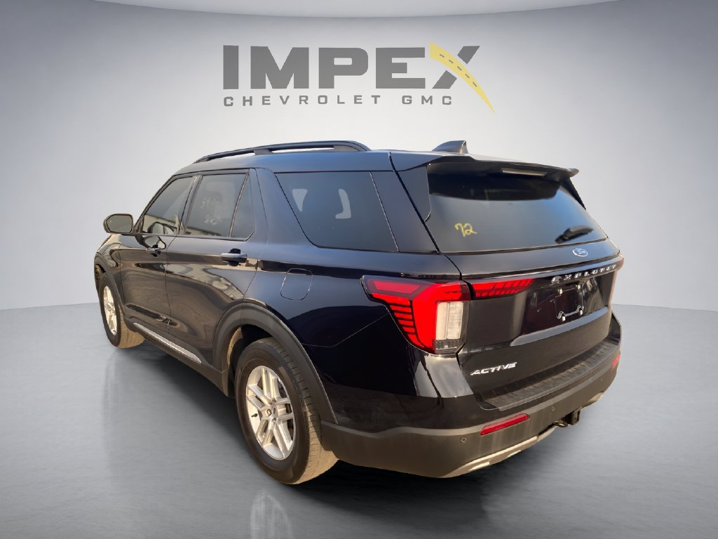 Used 2025 Ford Explorer Active w/ Active Comfort Package RWD image 3