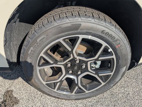 New 2025 Ford Maverick Lariat image 11