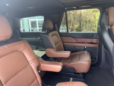 Used 2022 Lincoln Navigator Reserve image 16
