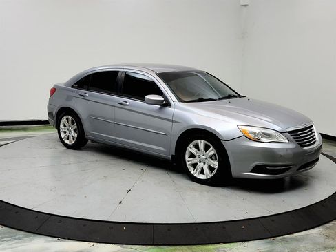 Used 2013 Chrysler 200 Touring FWD image 3