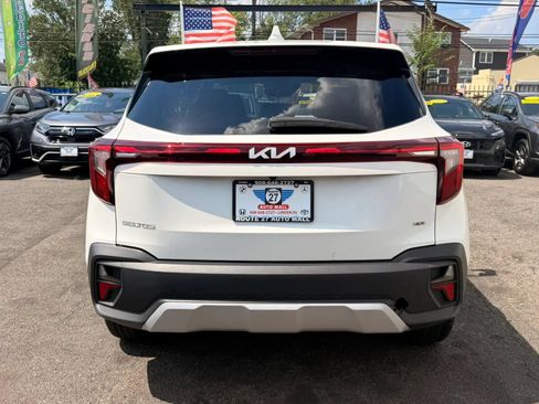 Used 2024 Kia Seltos LX AWD/4WD image 6