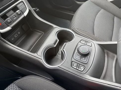 Used 2023 GMC Terrain SLE w/ Driver Convenience Package image 27