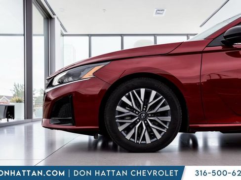 Used 2025 Nissan Altima 2.5 SV FWD image 27