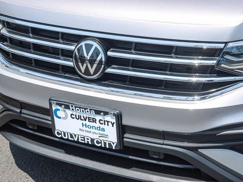 Used 2024 Volkswagen Tiguan SE FWD image 6