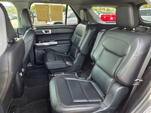 Used 2021 Ford Explorer XLT w/ Equipment Group 202A AWD/4WD image 26