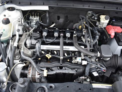 Used 2019 Nissan Kicks SR w/ Exterior Package image 30