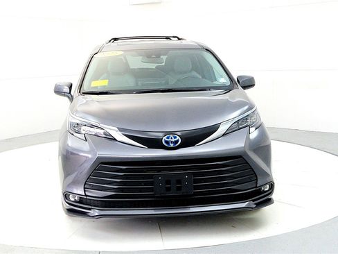 Used 2025 Toyota Sienna XLE w/ XLE Plus Package image 8
