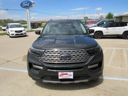 Used 2022 Ford Explorer Limited w/ Equipment Group 301A AWD/4WD image 2