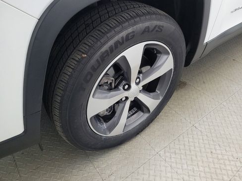 Used 2019 Jeep Cherokee Limited AWD/4WD image 31