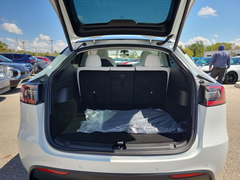 Used 2022 Tesla Model Y Performance image 12