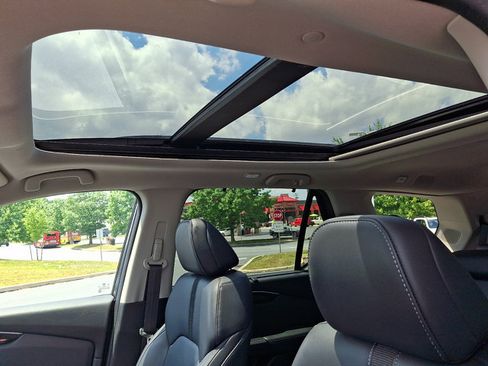 Certified 2023 Honda Pilot Touring image 17