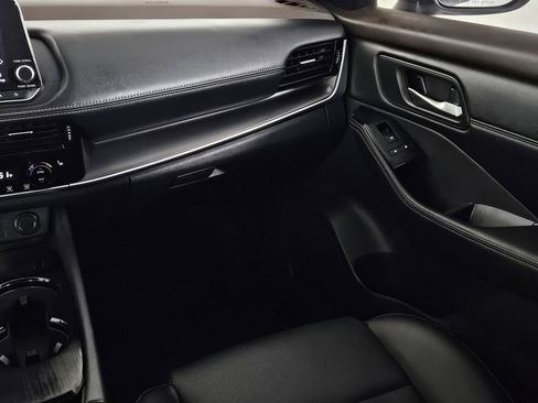 Used 2022 Nissan Rogue SV w/ SV Premium Package image 10