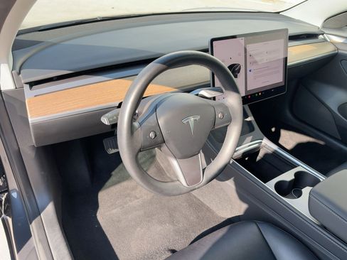 Used 2023 Tesla Model 3 Standard Range image 4