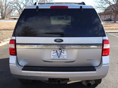 Used 2017 Ford Expedition XLT image 6