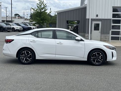 Used 2025 Nissan Sentra SV FWD image 14