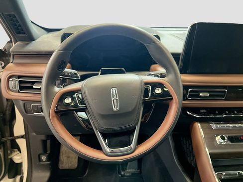 Used 2025 Lincoln Aviator Reserve w/ Equipment Group 201A AWD/4WD image 11