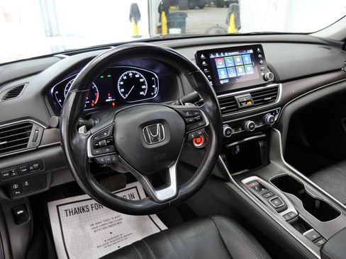 Used 2020 Honda Accord Touring image 11