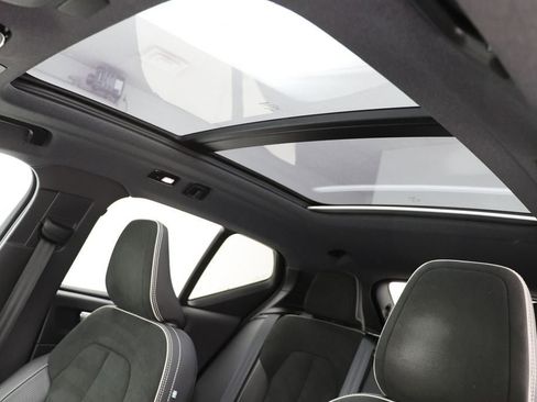 Used 2021 Volvo XC40 P8 Recharge w/ Advanced Package image 17