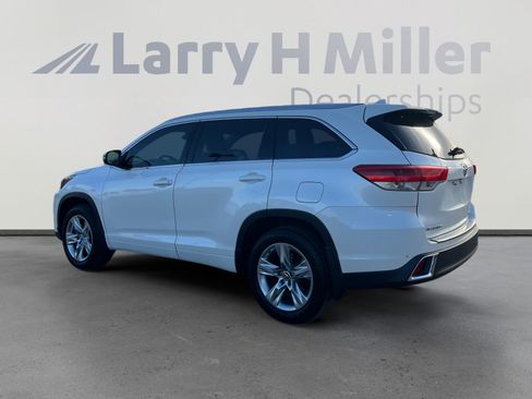 Used 2017 Toyota Highlander Limited w/ Carpet Mat Package image 3