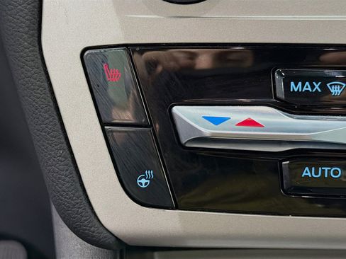 Used 2022 Ford Explorer XLT w/ Equipment Group 202A image 10