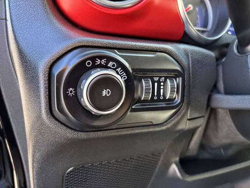 Used 2019 Jeep Wrangler Unlimited Rubicon AWD/4WD image 10