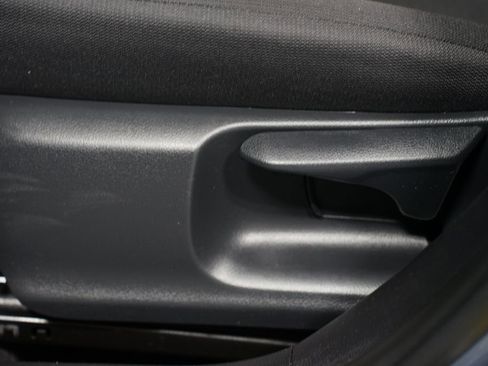 Used 2025 Toyota Corolla LE image 30