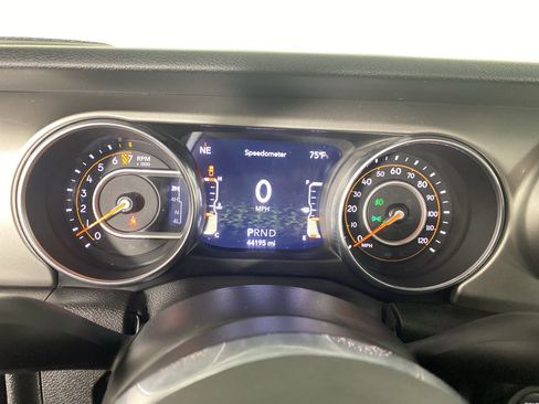 Used 2020 Jeep Gladiator Overland AWD/4WD image 20