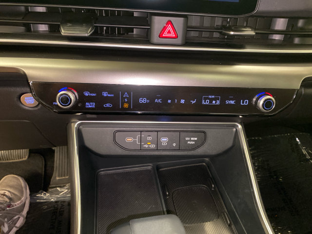 Used 2026 Kia Carnival SX w/ SX Dark Edition Package FWD image 21
