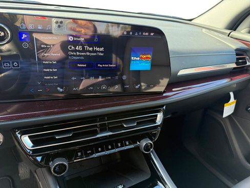 New 2026 Chevrolet Traverse Z71 w/ Driver Confidence Package image 12