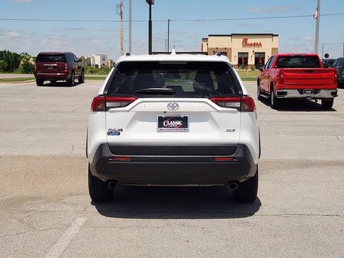 Used 2019 Toyota RAV4 XLE FWD image 6