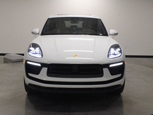 Certified 2022 Porsche Macan AWD/4WD image 10