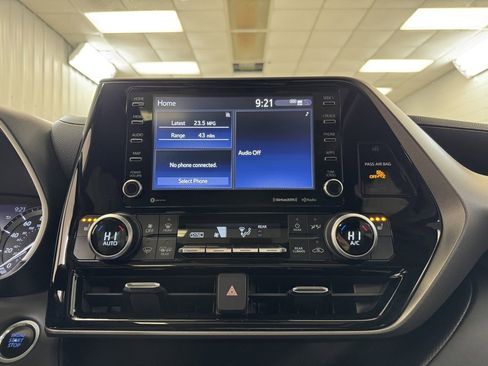 Used 2020 Toyota Highlander XLE image 38