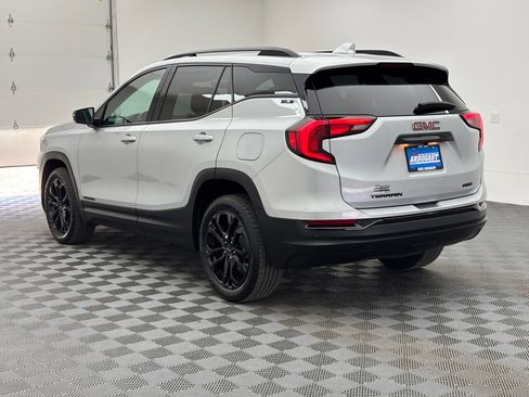 Used 2021 GMC Terrain SLE w/ Driver Convenience Package AWD/4WD image 10