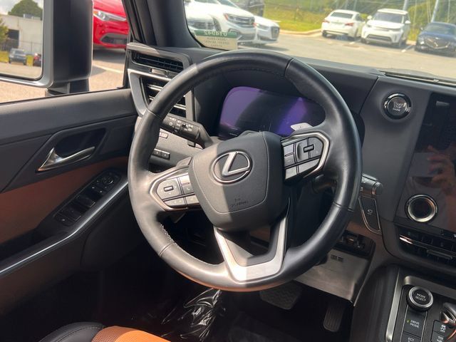 Used 2024 Lexus GX 550 w/ Accessory Package (31) AWD/4WD image 19