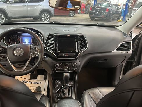 Used 2019 Jeep Cherokee Limited w/ Luxury Group AWD/4WD image 27