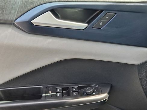 Certified 2023 Volkswagen Taos SE FWD image 29