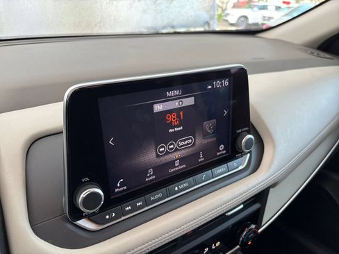Used 2025 Nissan Rogue SV FWD image 19
