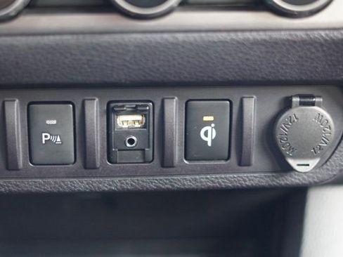 Used 2017 Toyota Tacoma TRD Off-Road image 31