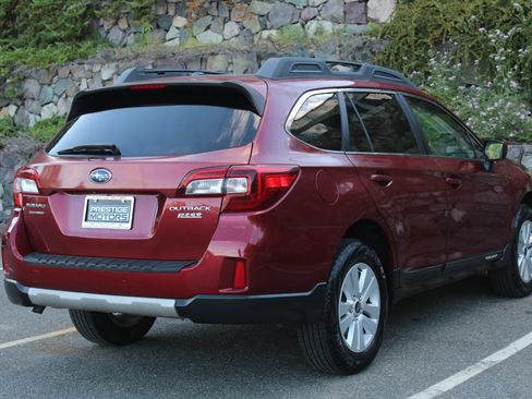 Used 2015 Subaru Outback 2.5i Premium AWD/4WD image 9