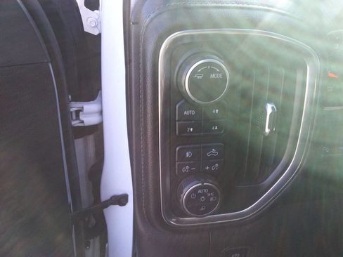 Used 2020 Chevrolet Silverado 1500 High Country w/ Technology Package image 27