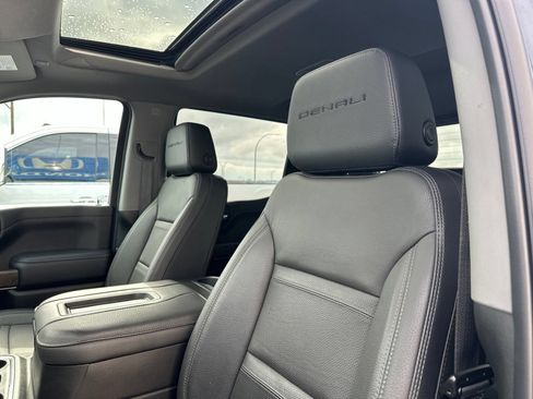 Used 2022 GMC Sierra 1500 Denali w/ Driver Alert Package II AWD/4WD image 15