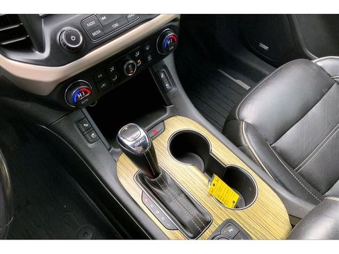 Used 2019 GMC Acadia Denali image 19