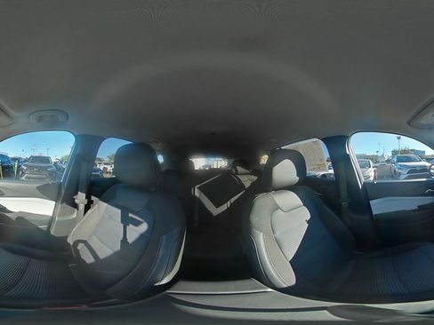 Used 2025 Chevrolet Trax LT w/ LT Convenience Package image 40