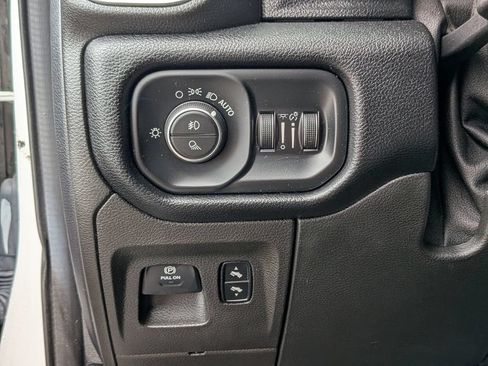 Used 2019 RAM 1500 Big Horn RWD image 16