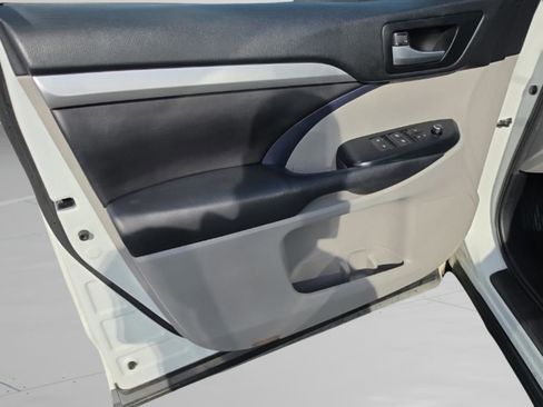 Used 2017 Toyota Highlander XLE FWD image 12