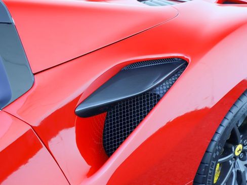 Certified 2022 Ferrari F8 Tributo RWD image 18