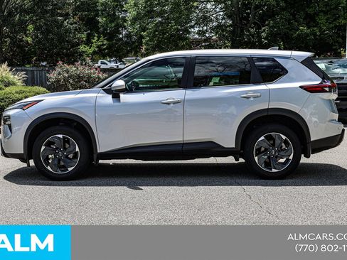 Used 2024 Nissan Rogue SV FWD image 9